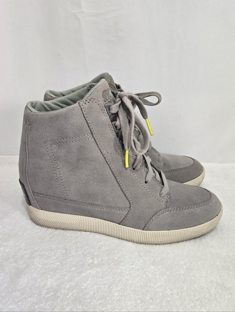 Sorel Women’s Size 9 Gray Suede Wedge High Top Sneakers Lace Up NL4913-081